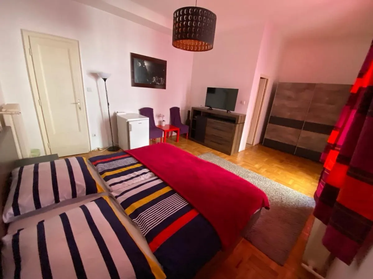 Come & Stay Apartments And Rooms City Center Budapest 0*,  Hungría